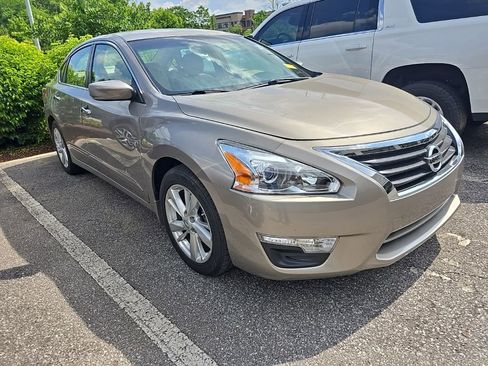 Used 2013 Nissan Altima 2.5 SV FWD image 2