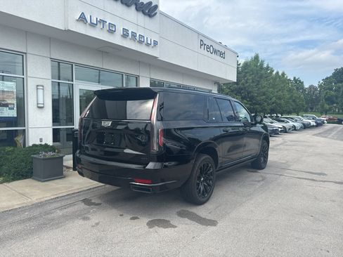 Used 2023 Cadillac Escalade ESV Sport Platinum w/ LPO, ONYX Package AWD/4WD image 3