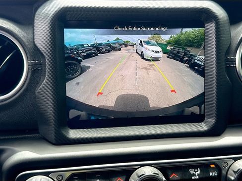 Used 2023 Jeep Wrangler Unlimited Sahara w/ Cold Weather Group image 15