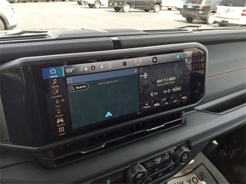 Used 2024 Jeep Gladiator Rubicon w/ Technology Group image 19