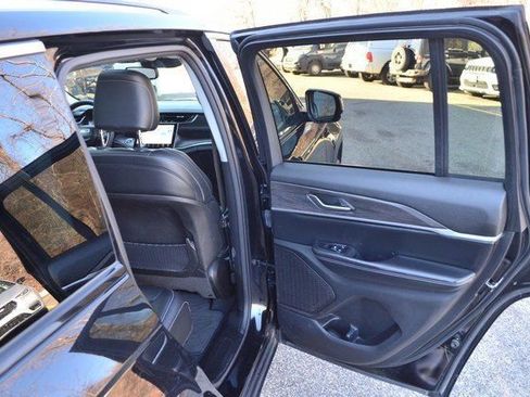 Used 2023 Jeep Grand Cherokee Altitude image 37