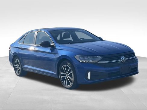 Used 2023 Volkswagen Jetta Sport image 4