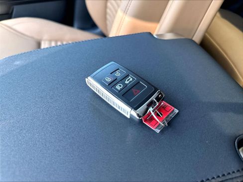 New 2026 Land Rover Discovery Dynamic SE AWD/4WD image 35