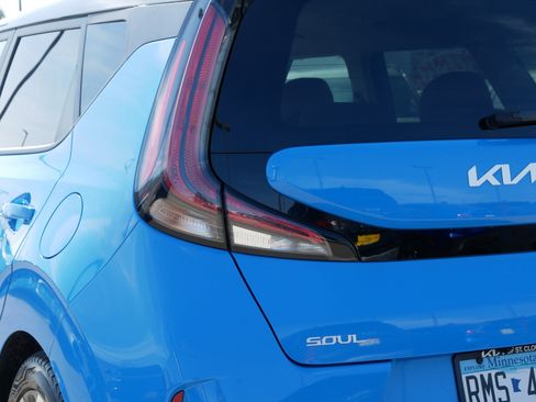 Certified 2025 Kia Soul EX image 17