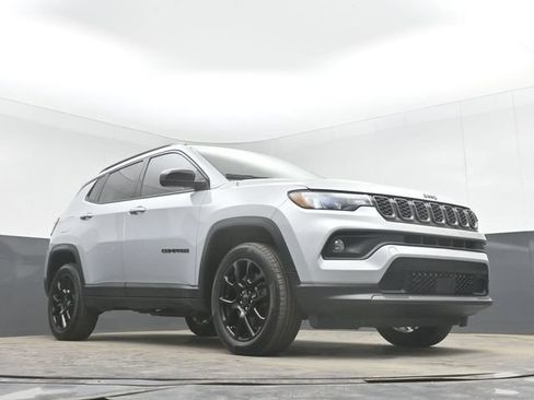 Used 2025 Jeep Compass Latitude w/ Altitude Special Edition AWD/4WD image 38