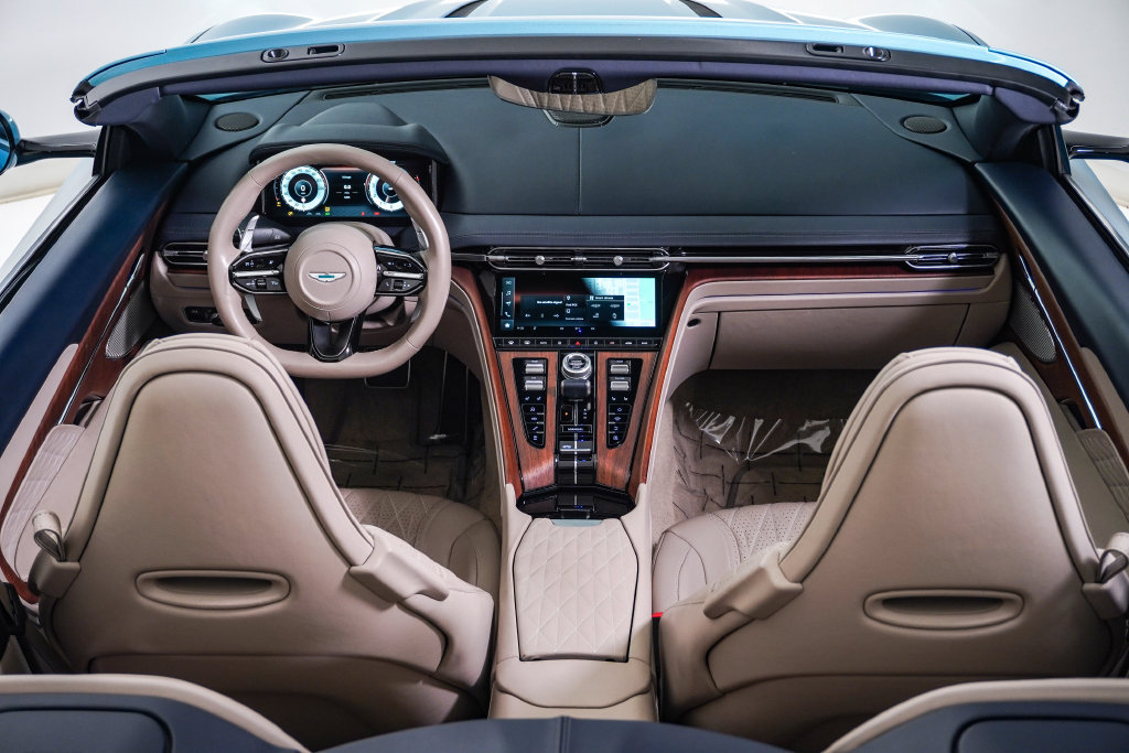 Used 2024 Aston Martin DB12 Convertible RWD image 22