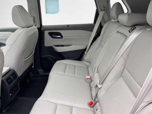 Used 2023 Nissan Rogue SL w/ SL Premium Package image 14