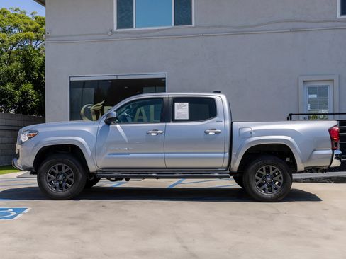 Used 2021 Toyota Tacoma SR5 AWD/4WD image 8