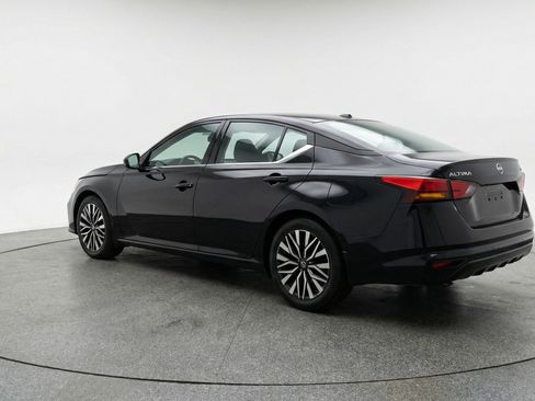 Used 2025 Nissan Altima 2.5 SV image 6