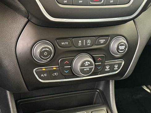 New 2023 Jeep Cherokee Altitude Lux image 21