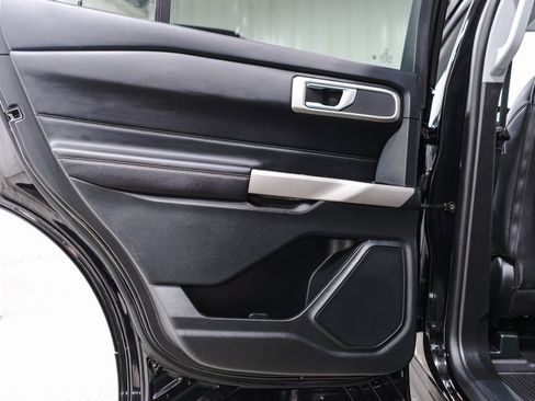 Used 2023 Ford Explorer XLT w/ Equipment Group 202A image 29