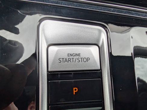 Used 2025 Volkswagen Atlas Cross Sport SEL Premium R-Line image 36