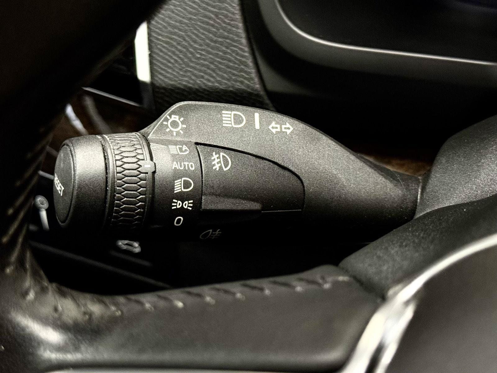 Used 2017 Volvo XC90 T5 Momentum w/ Vision Package FWD image 24