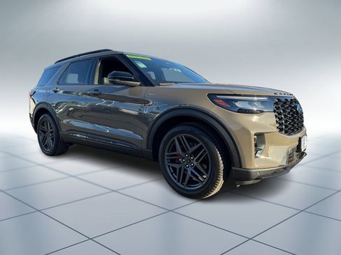 New 2026 Ford Explorer ST-Line w/ ST-Line Street Pack image 2