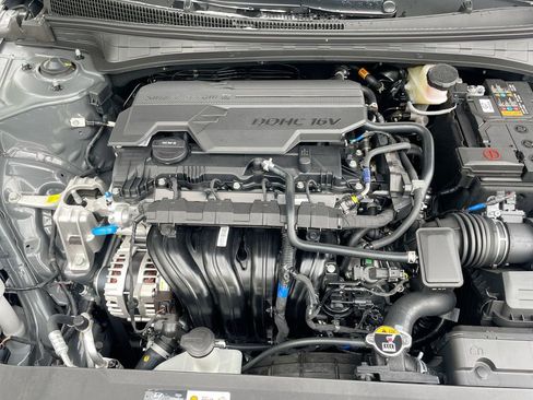 Used 2025 Hyundai Elantra SE image 50