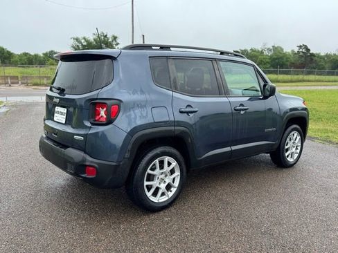 Used 2022 Jeep Renegade Latitude w/ Convenience Group AWD/4WD image 6