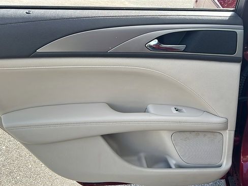 Used 2017 Lincoln MKZ Premiere image 31