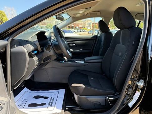 Used 2025 Nissan Sentra SV FWD image 13
