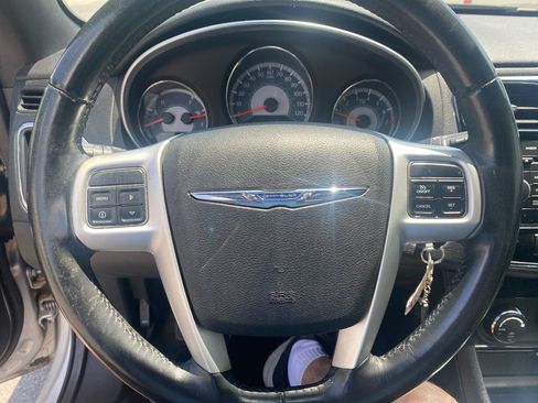 Used 2011 Chrysler 200 Touring FWD image 15