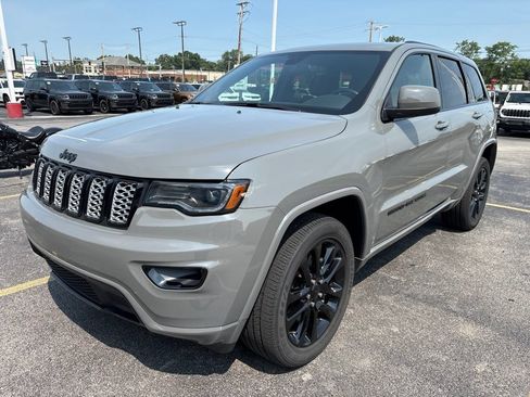 Certified 2021 Jeep Grand Cherokee Laredo X AWD/4WD image 2