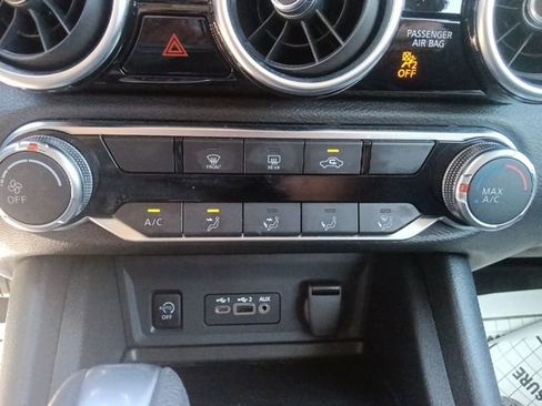 Used 2025 Nissan Sentra SV FWD image 22