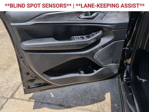 Used 2025 Jeep Grand Cherokee L Limited w/ Luxury Tech Group II RWD image 11