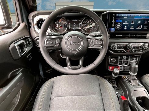 Certified 2025 Jeep Gladiator Sport AWD/4WD image 5