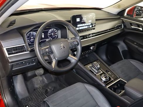Used 2024 Mitsubishi Outlander SE image 27