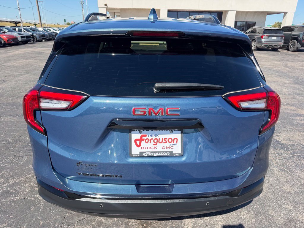 Used 2024 GMC Terrain SLE w/ Driver Convenience Package FWD image 15