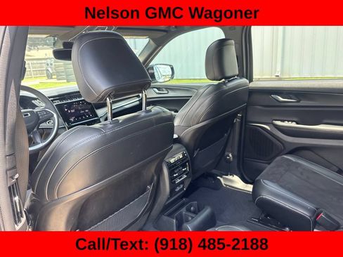Used 2024 Jeep Grand Cherokee L Altitude AWD/4WD image 15