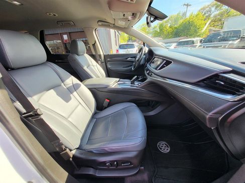 Used 2020 Buick Enclave Essence FWD image 10