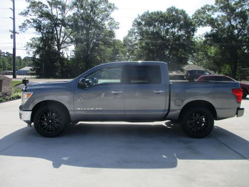 Used 2018 Nissan Titan SV w/ SV Convenience Package RWD image 8