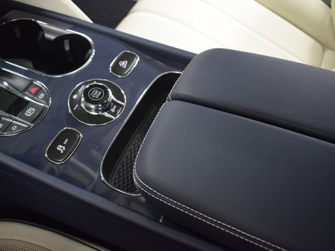 New 2025 Bentley Bentayga image 37