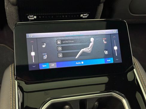 Used 2022 Jeep Grand Wagoneer Series III image 36