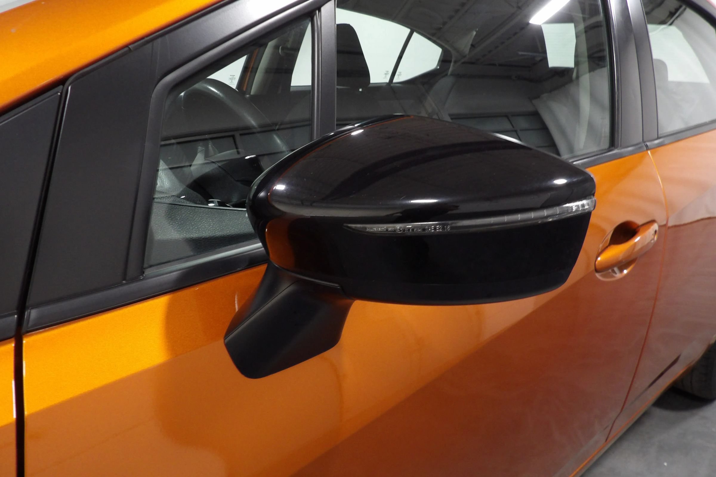 Used 2022 Nissan Versa SR FWD image 8