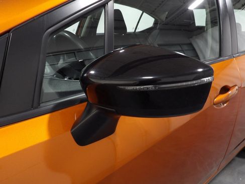 Used 2022 Nissan Versa SR FWD image 8