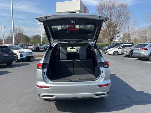 Used 2024 Mitsubishi Outlander SE Black Edition image 9