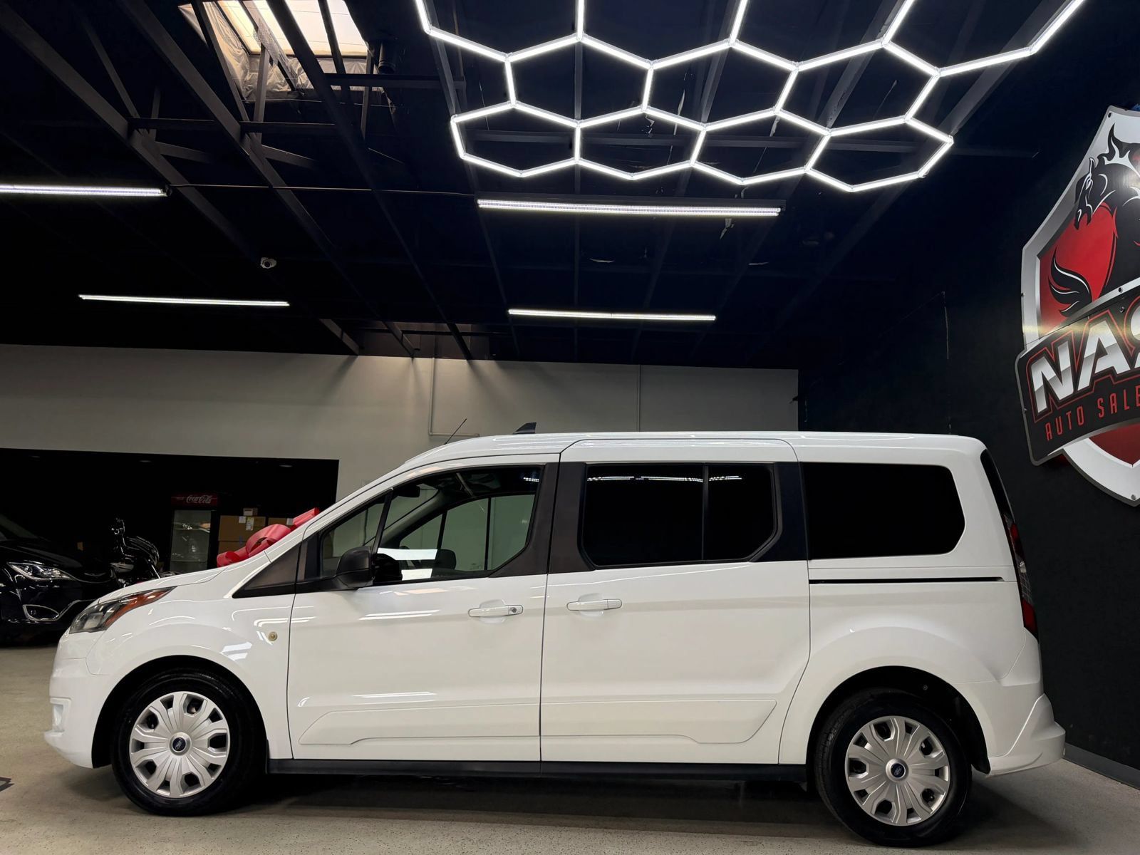 Used 2020 Ford Transit Connect XLT FWD image 16