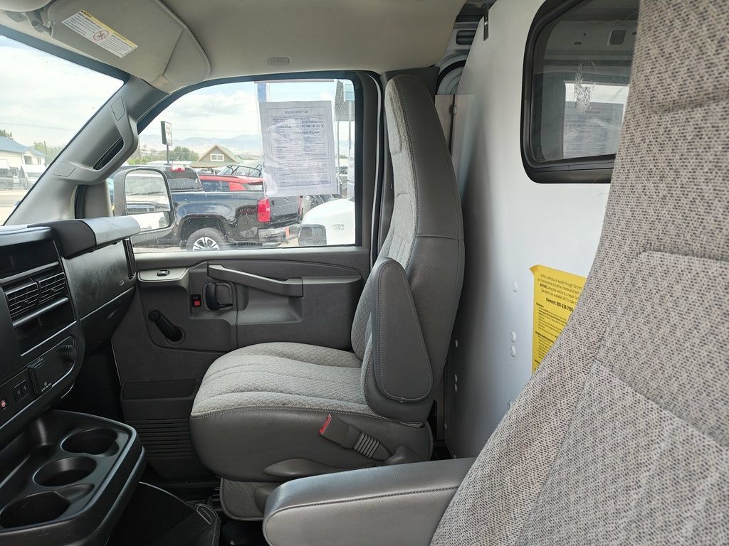Used 2019 Chevrolet Express 2500 RWD image 10