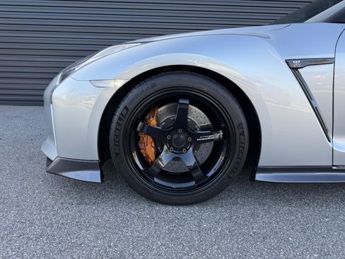 Used 2017 Nissan GT-R Premium image 11