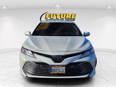 Certified 2018 Toyota Camry XLE image 2