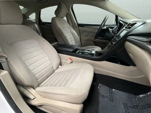 Used 2020 Ford Fusion SE FWD image 20