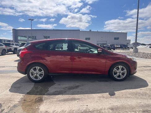 Used 2014 Ford Focus SE image 4