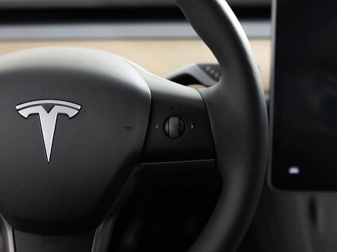 Used 2023 Tesla Model Y Long Range AWD/4WD image 30
