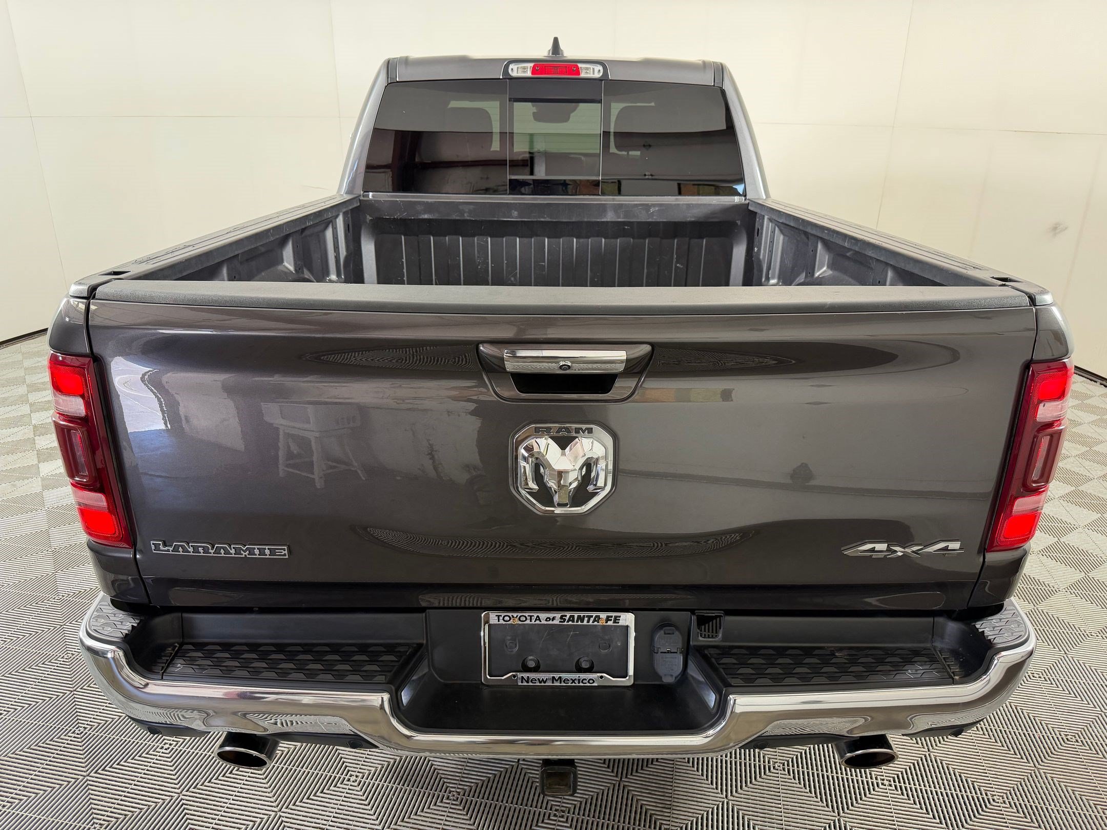 Used 2022 RAM 1500 Laramie AWD/4WD image 9