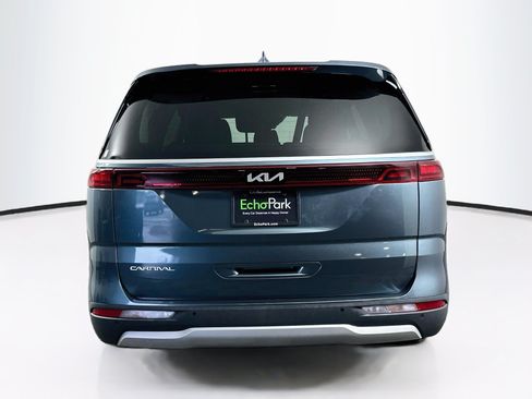 Used 2024 Kia Carnival EX FWD image 7