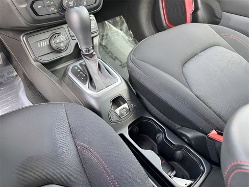 Used 2023 Jeep Renegade Trailhawk image 35