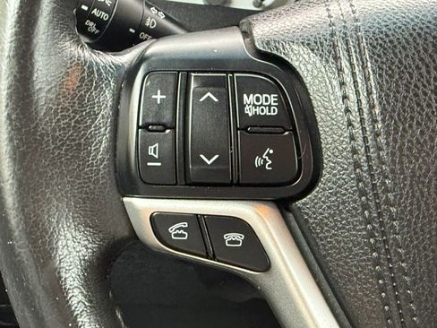 Used 2017 Toyota Sienna SE FWD image 35