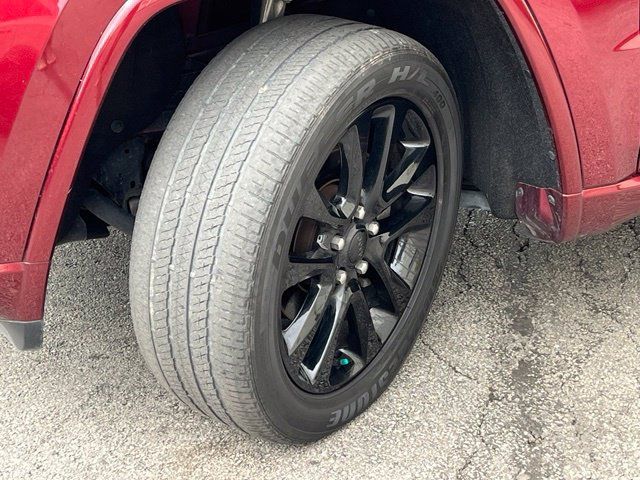 Used 2020 Jeep Grand Cherokee Altitude AWD/4WD image 3