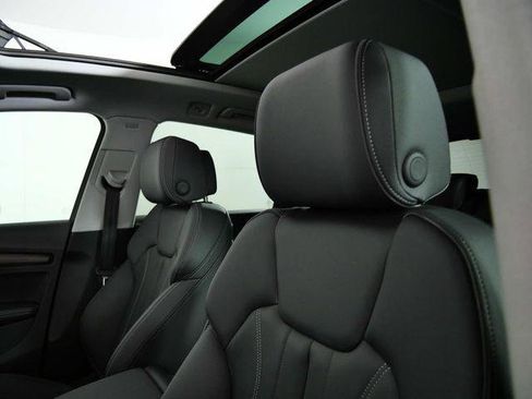 Used 2024 Audi Q5 e Premium Plus w/ Premium Plus Package image 17